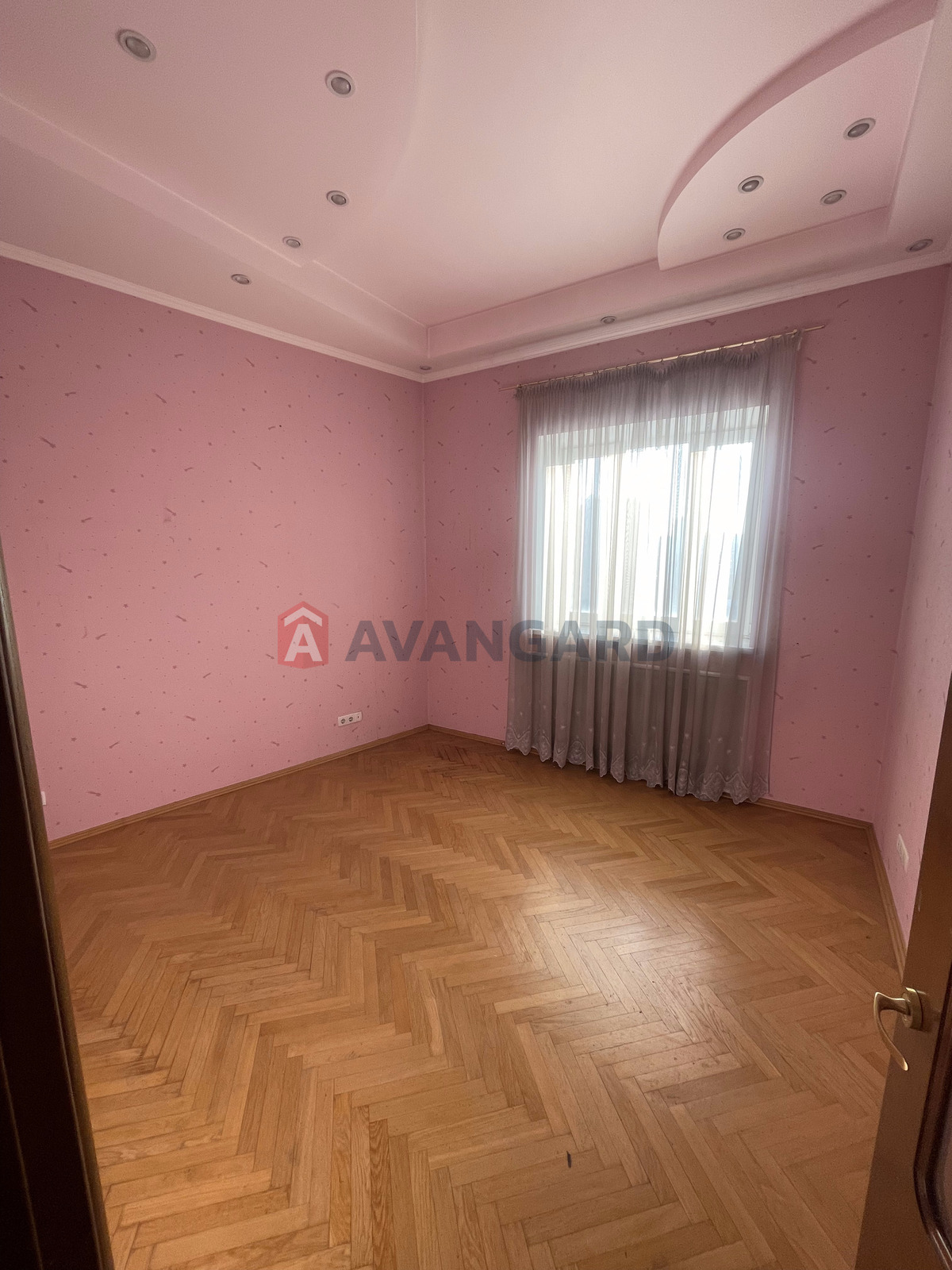 3 ��. ��������, 122/-/23 ��. �., 9/10 ������ ���� 19