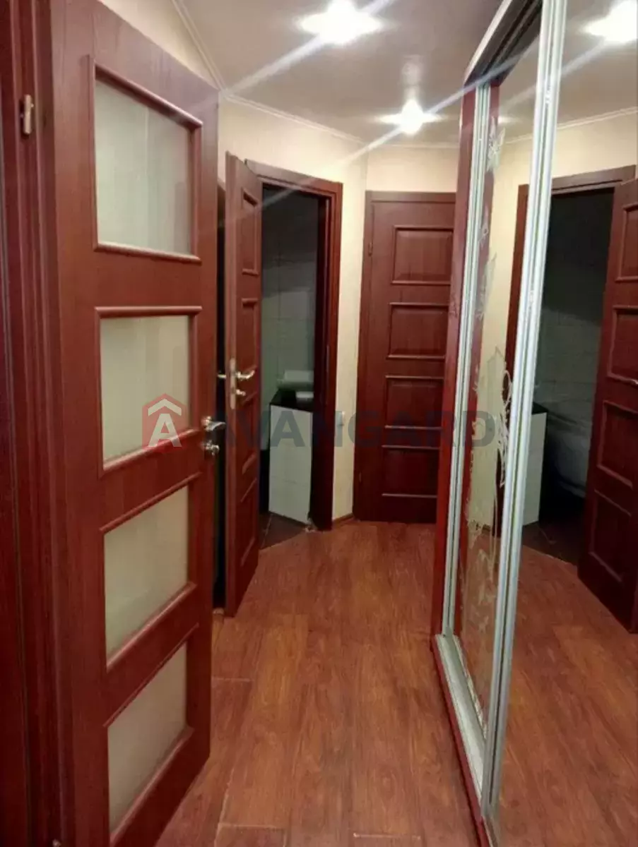 3 ��. ��������, 63/-/11 ��. �., 9/9 ������ ���� 7