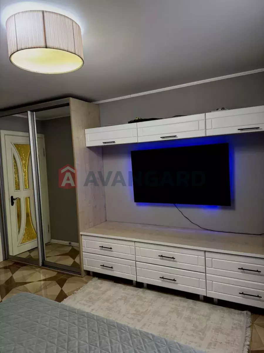 3 ��. ��������, 85/-/25 ��. �., 9/10 ������ ���� 8