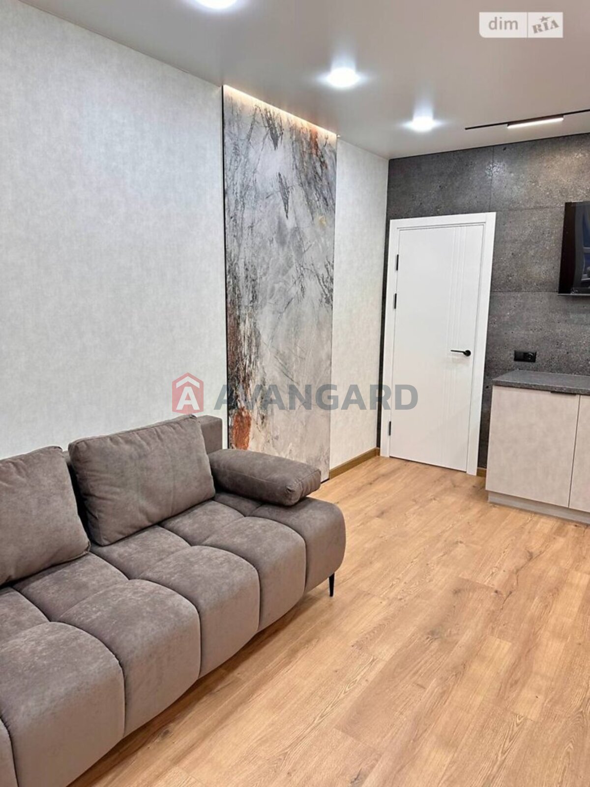 2 ��. ��������, 74/-/- ��. �., 5/11 ������ ���� 8