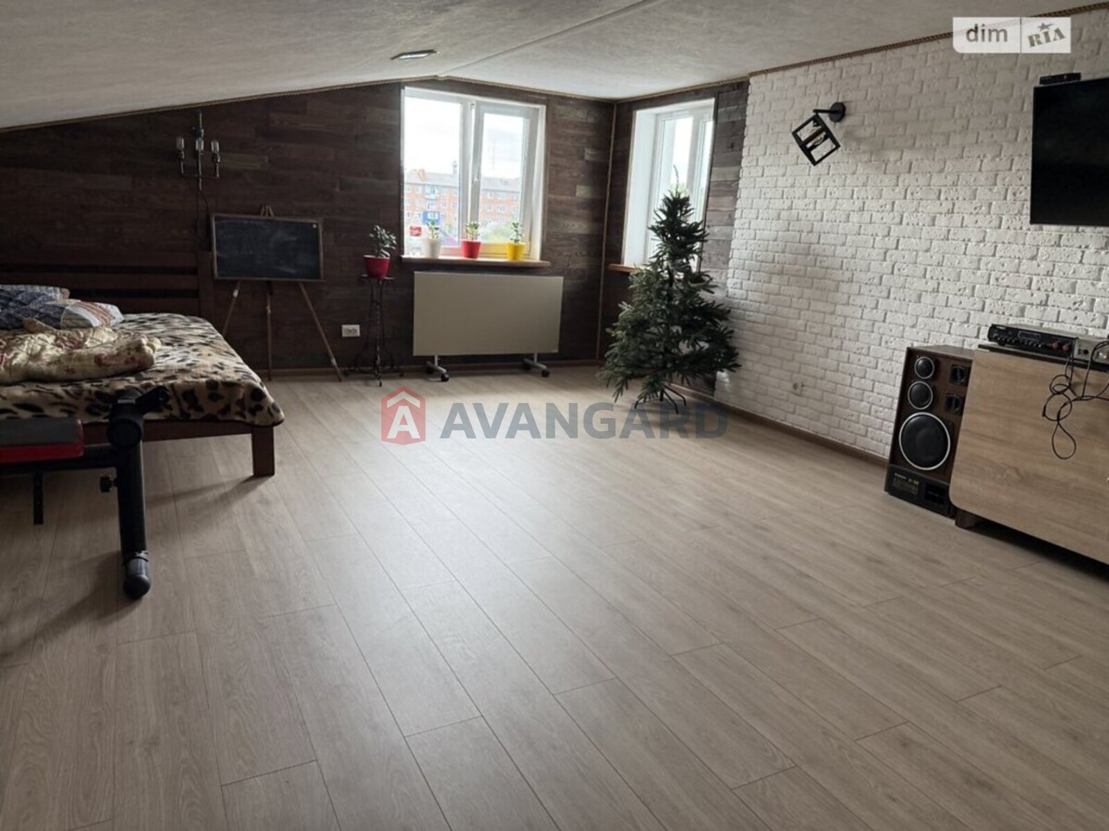 3 ��. ��������, 140/85/20 ��. �., 3/3 ������ ���� 2