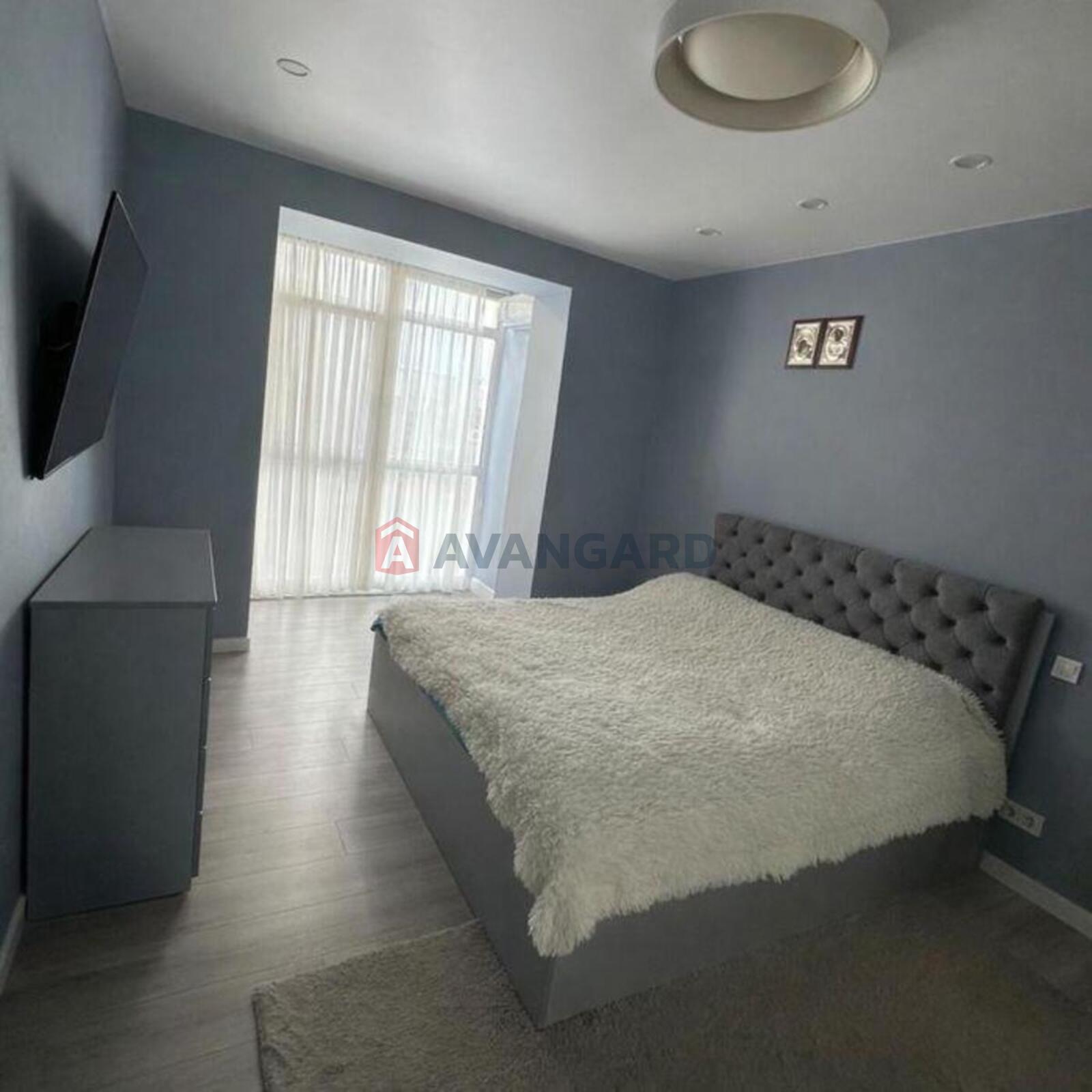 1 ��. ��������, 40/-/11 ��. �., 3/10 ������ ���� 4