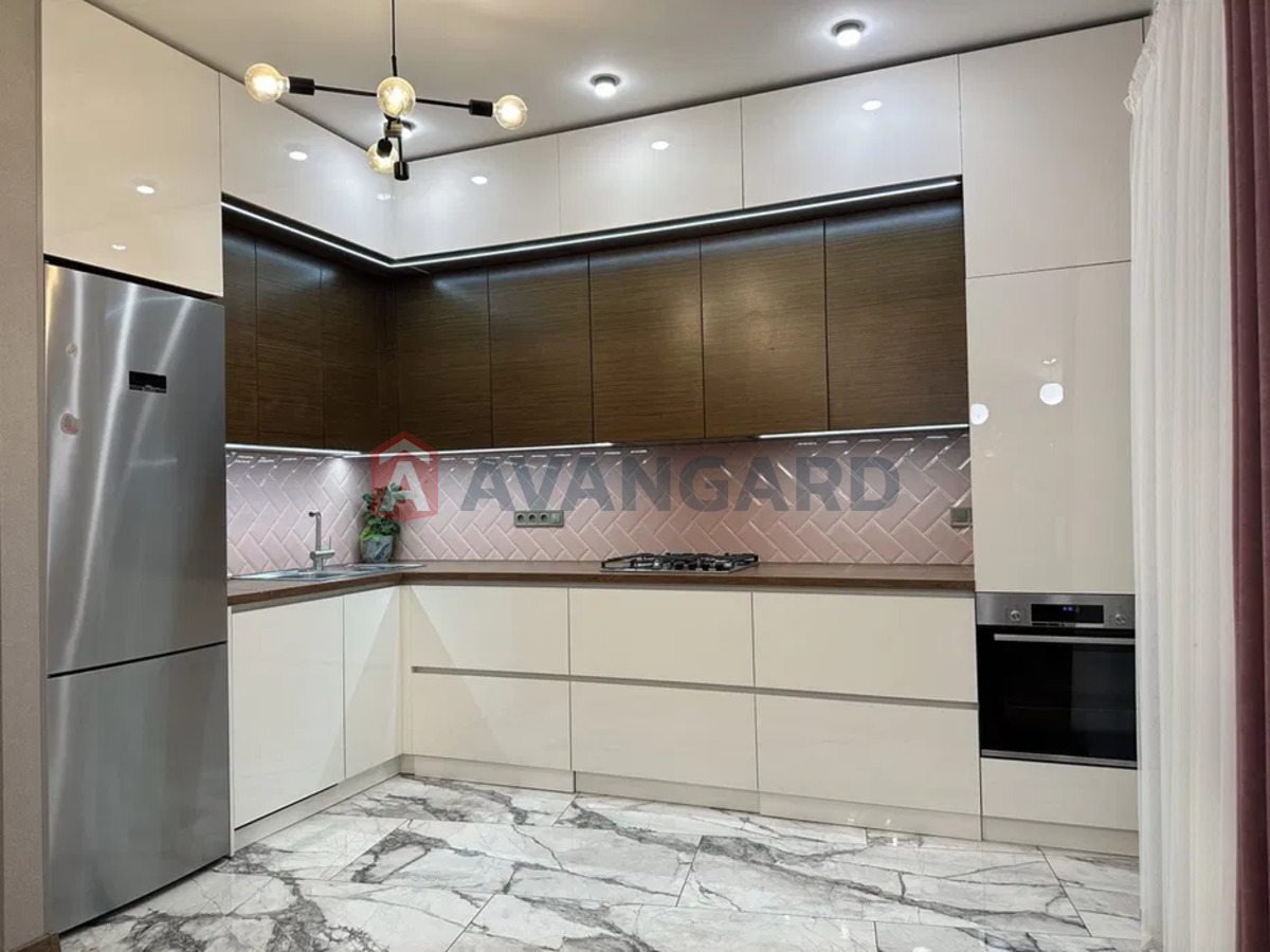 3 ����. ��������, 124/-/52 ��. �., 5/5 ���� ���� 3