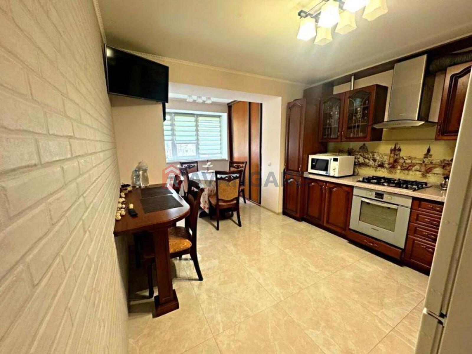 3 ��. ��������, 76/-/15 ��. �., 6/10 ������ ���� 2