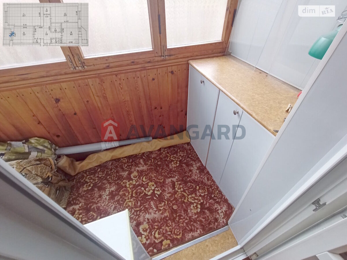 3 ��. ��������, 66/40/8 ��. �., 1/5 ������ ���� 10