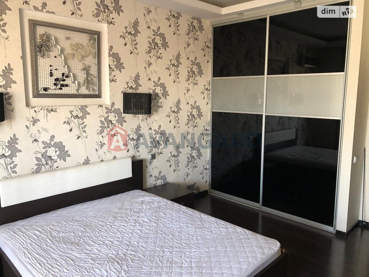 3 ��. ��������, 115/100/12 ��. �., 7/9 ������ ���� 10