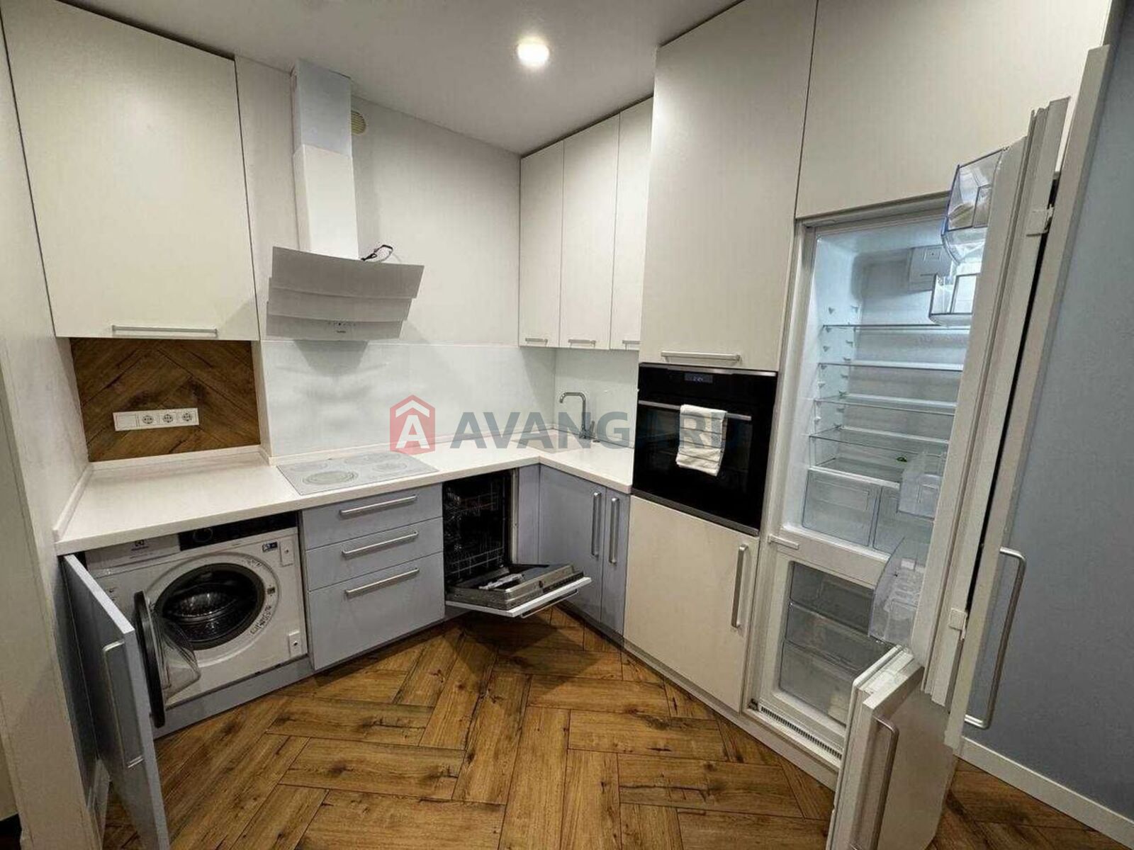 1 ��. ��������, 44/18/16 ��. �., 15/25 ������ ���� 9