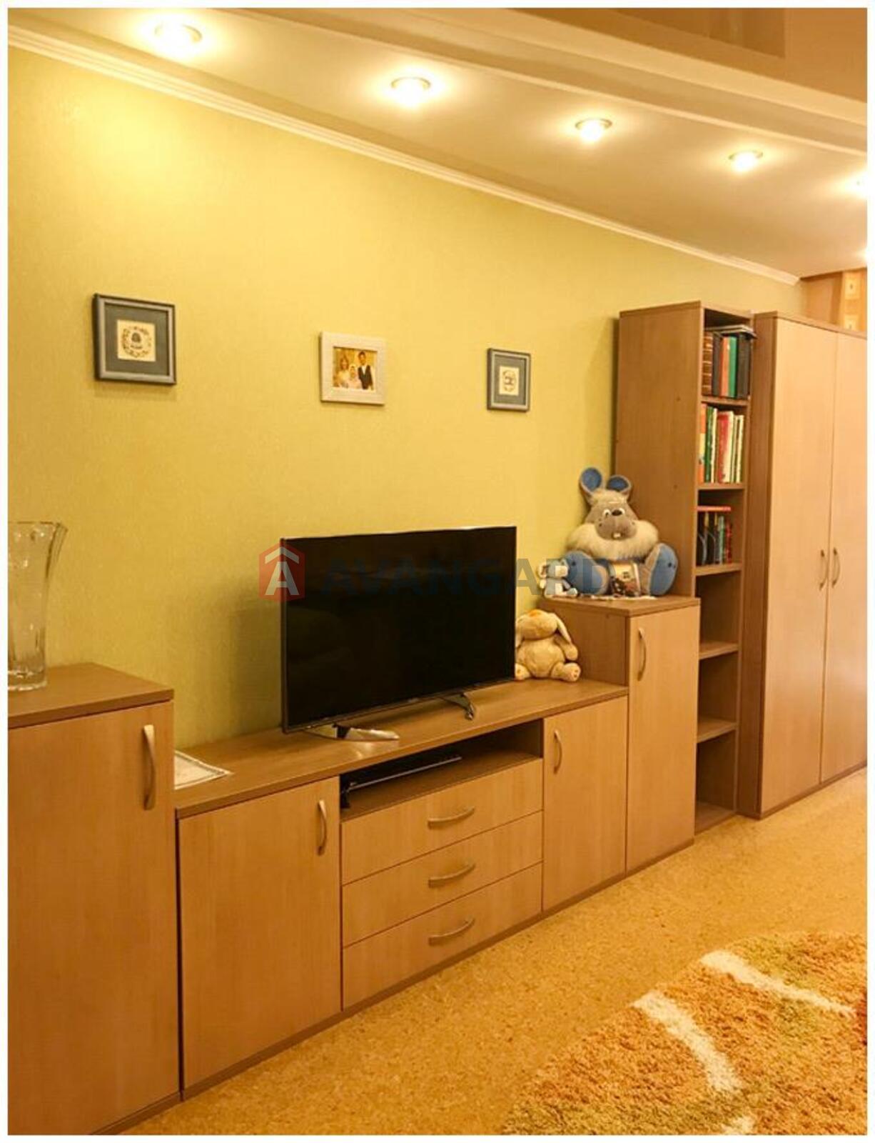 4 . , 90/62/9 . ., 9/9   8