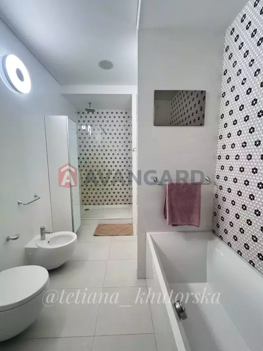 5 ��. ��������, 300/-/- ��. �., 8/22 ������ ���� 11