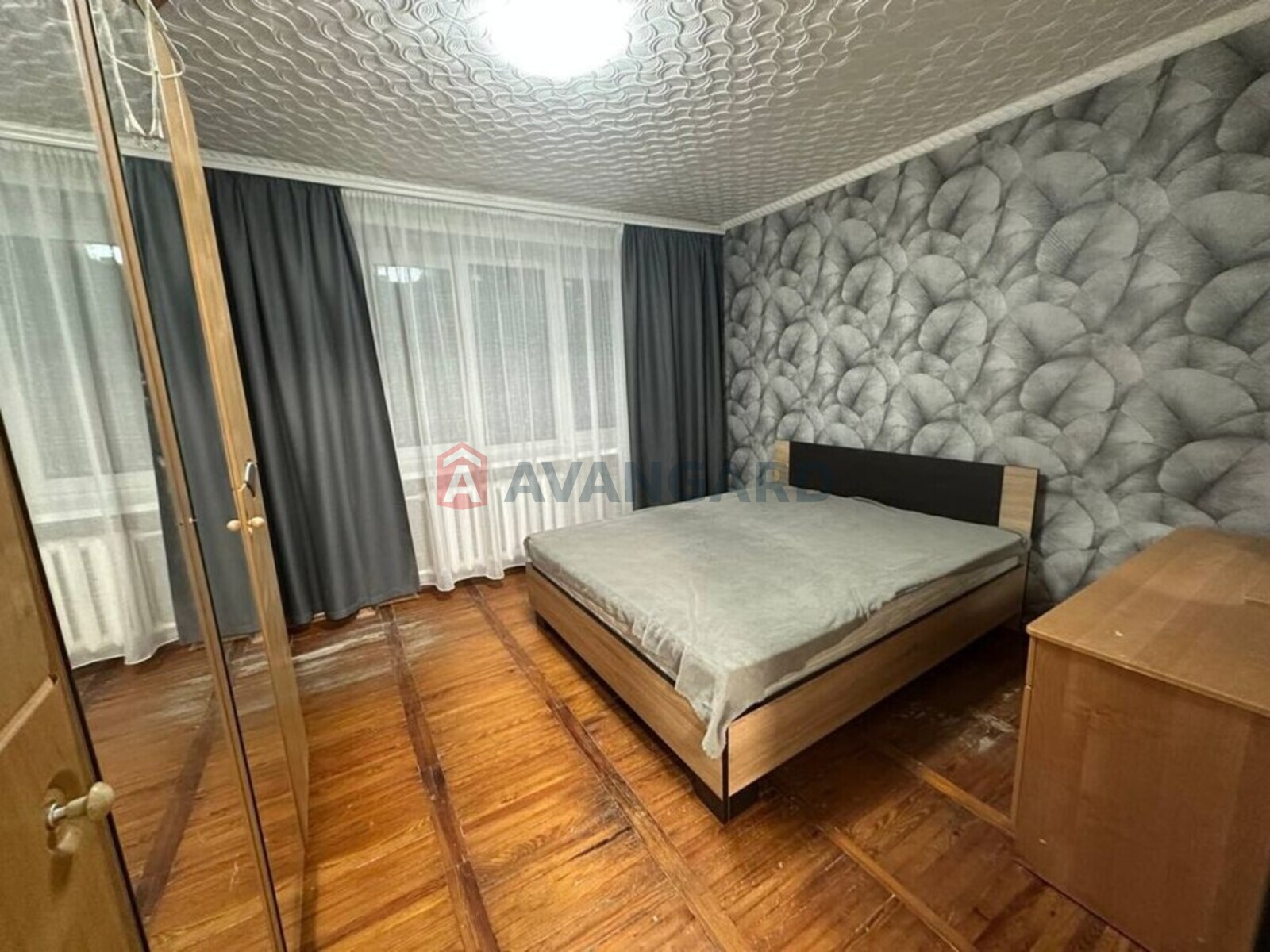 2 ��. ��������, 52/-/8 ��. �., 5/5 ������ ���� 4