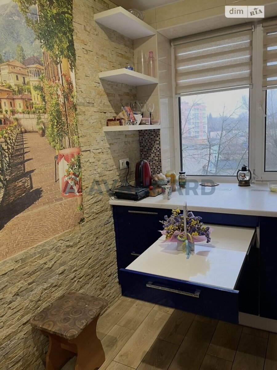 3 ��. ��������, 65/40/7 ��. �., 4/9 ������ ���� 2