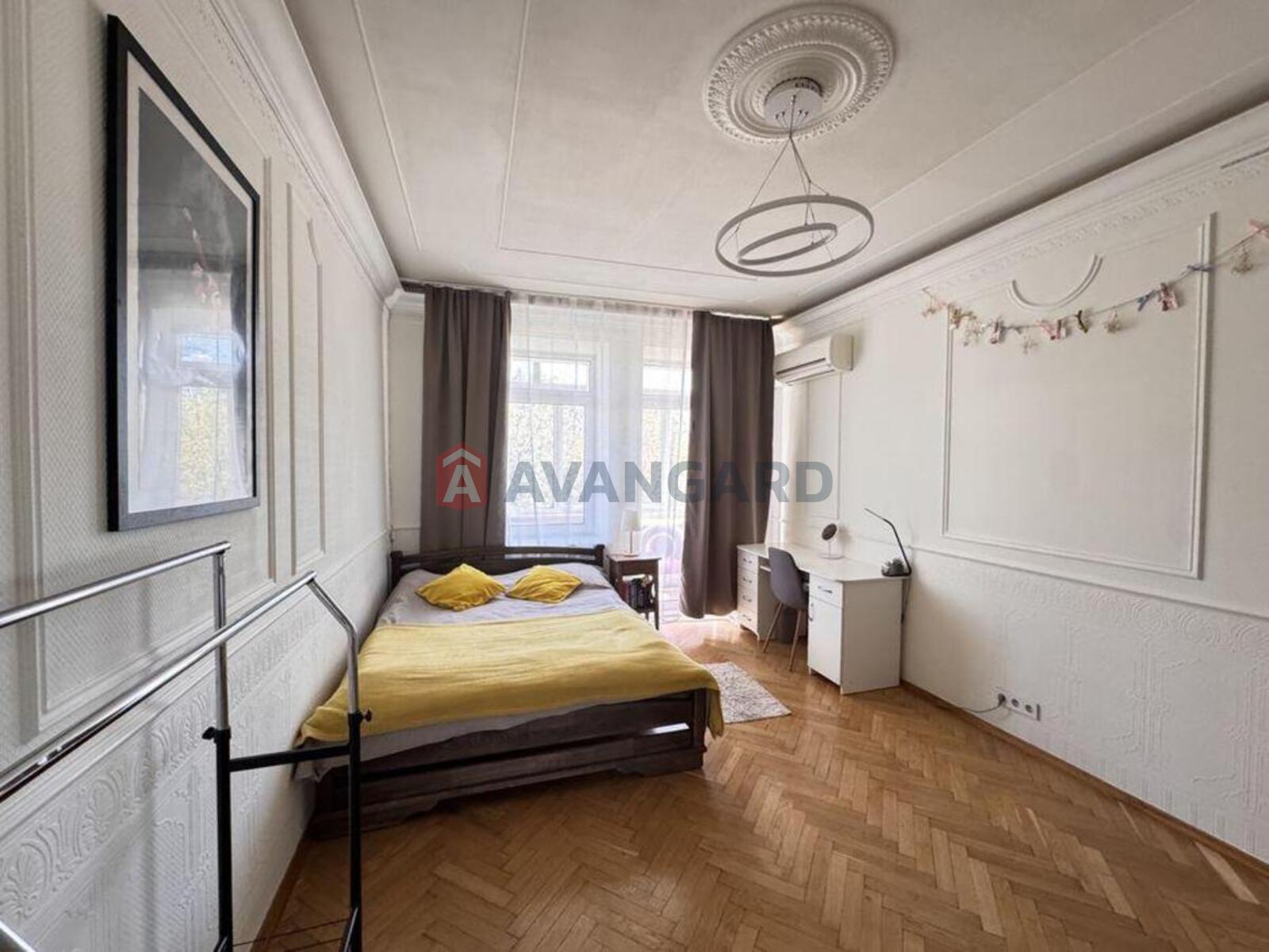 5 ��. ��������, 158/-/23 ��. �., 3/6 ������ ���� 18