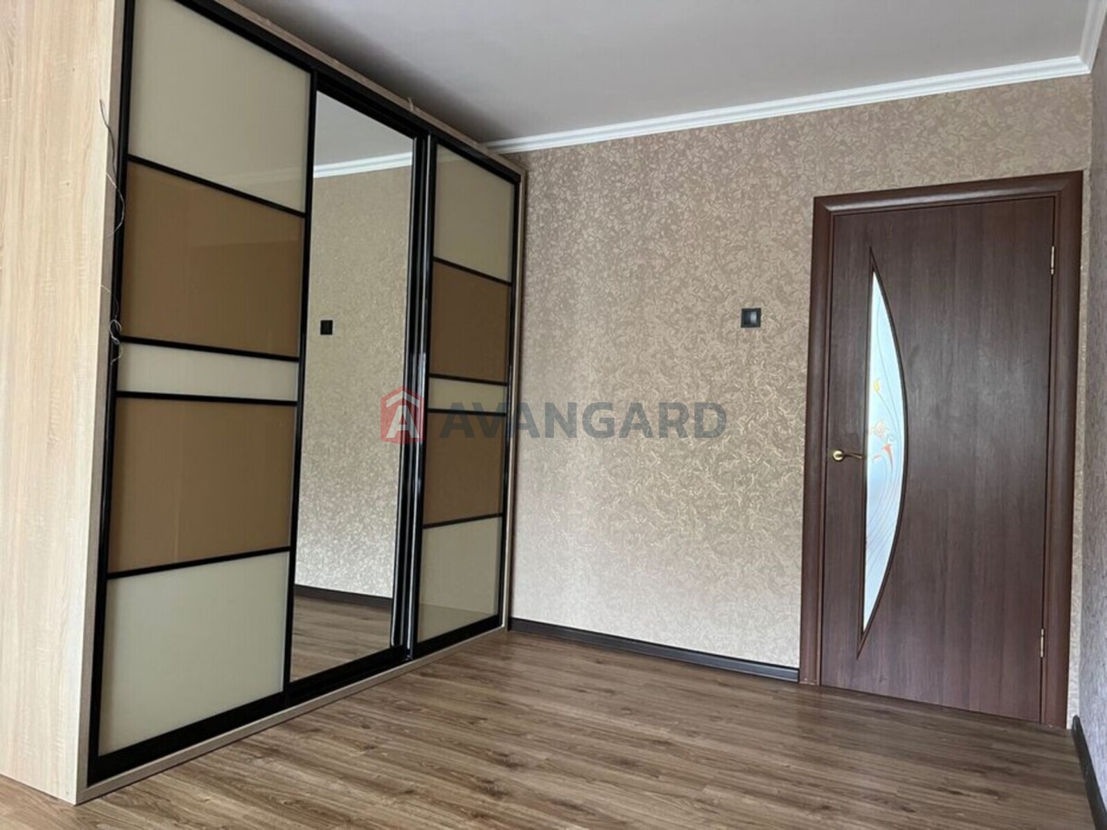 2 ��. ��������, 48/-/5 ��. �., 5/5 ������ ���� 4