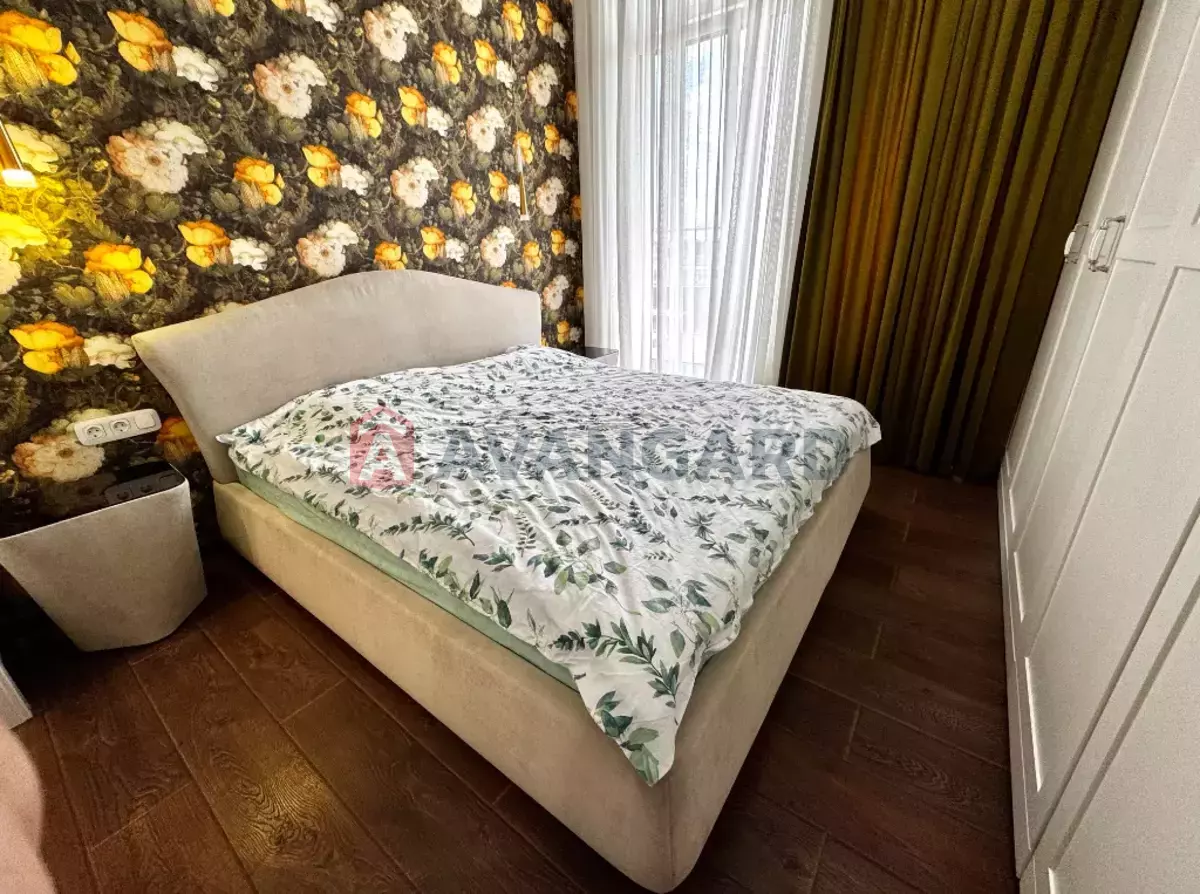 3 ����. ��������, 150/-/- ��. �., 5/5 ���� ���� 28