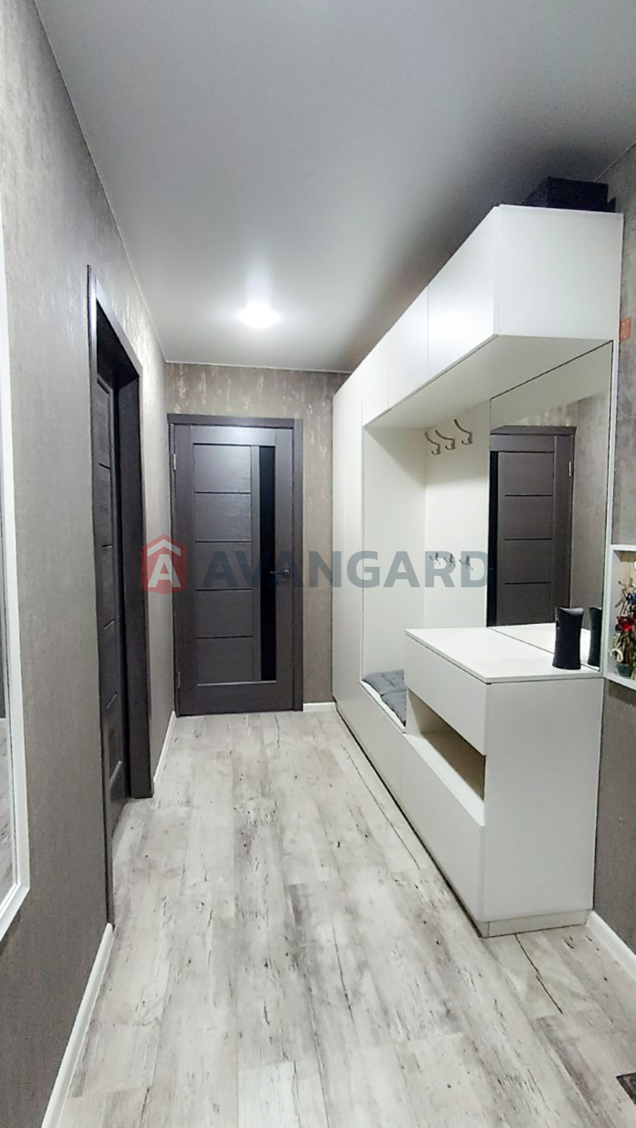 2 ��. ��������, 49/28/8 ��. �., 9/9 ������ ���� 9