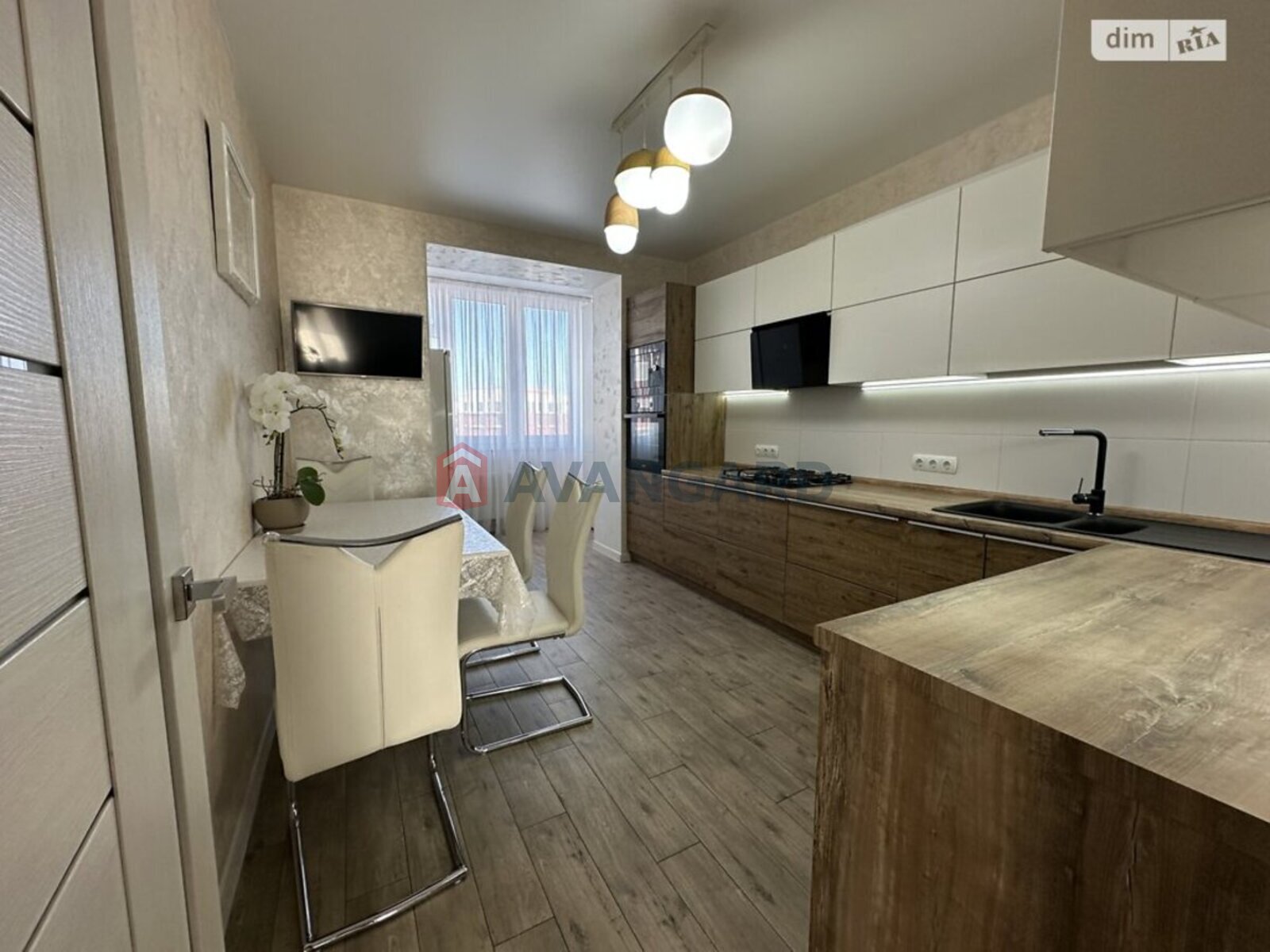 3 ��. ��������, 96/58/16 ��. �., 10/11 ������ ���� 21