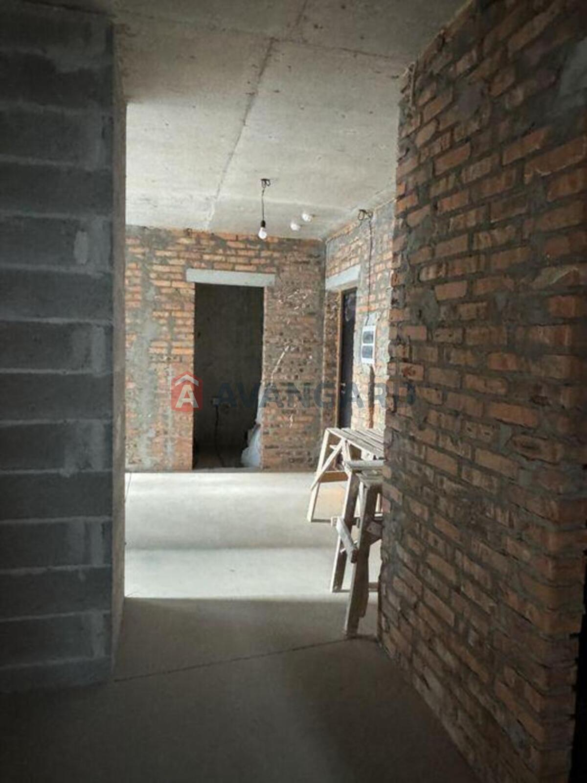 3 ����. ��������, 98/-/30 ��. �., 16/25 ���� ���� 7