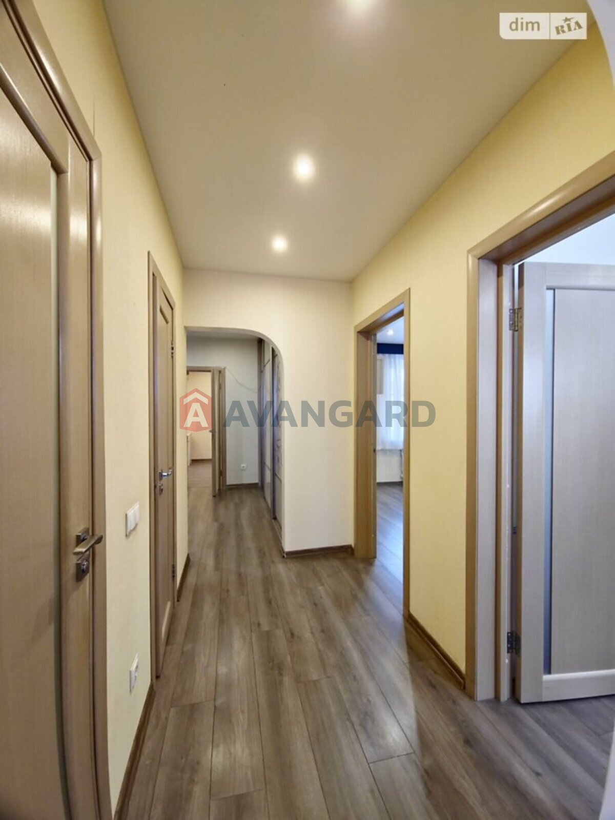 4 ��. ��������, 84/60/8 ��. �., 8/9 ������ ���� 6