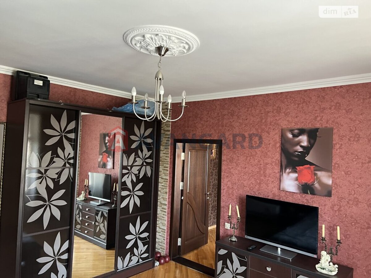 2 ��. ��������, 48/34/8 ��. �., 3/3 ������ ���� 10