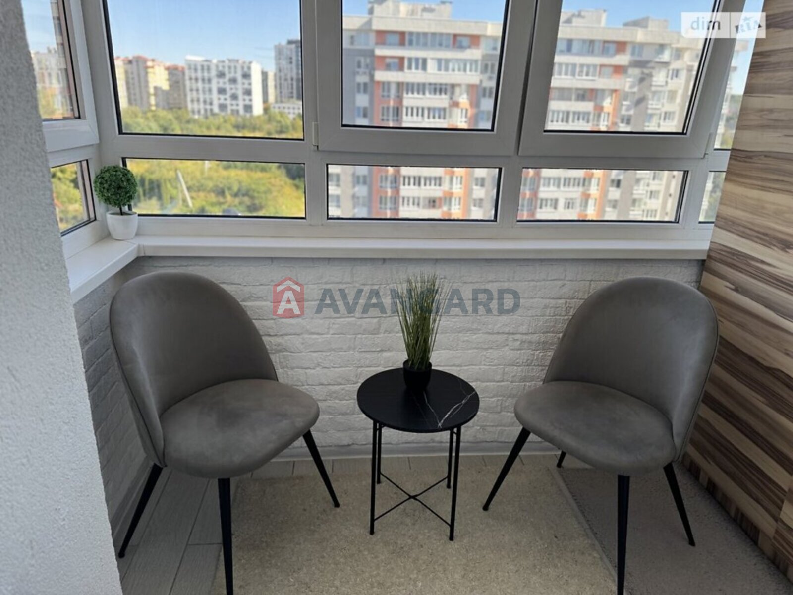 2 ��. ��������, 65/33/11 ��. �., 8/10 ������ ���� 27