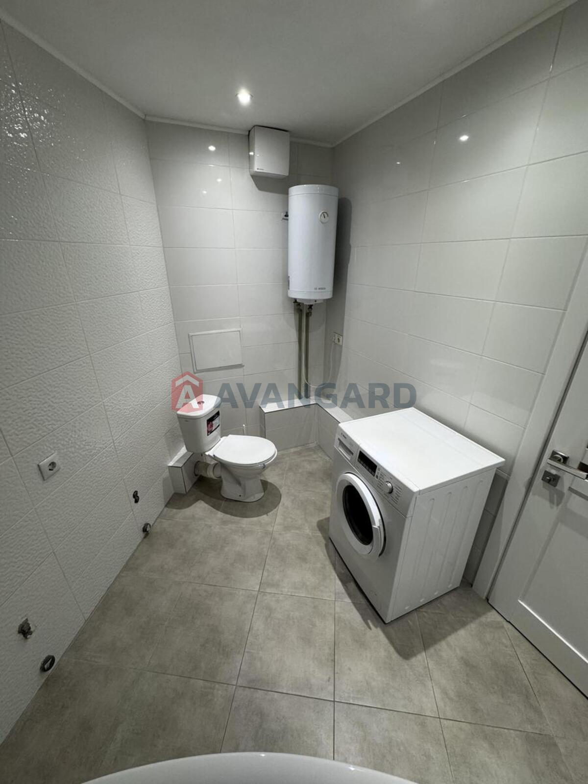 3 ����. ��������, 82/42/12 ��. �., 15/25 ���� ���� 29