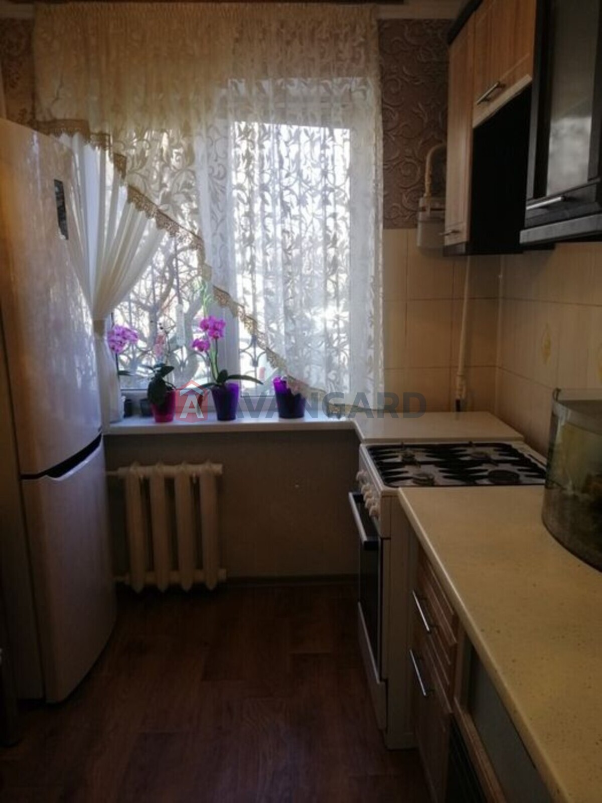 3 ��. ��������, 61/-/8 ��. �., 1/10 ������ ���� 15