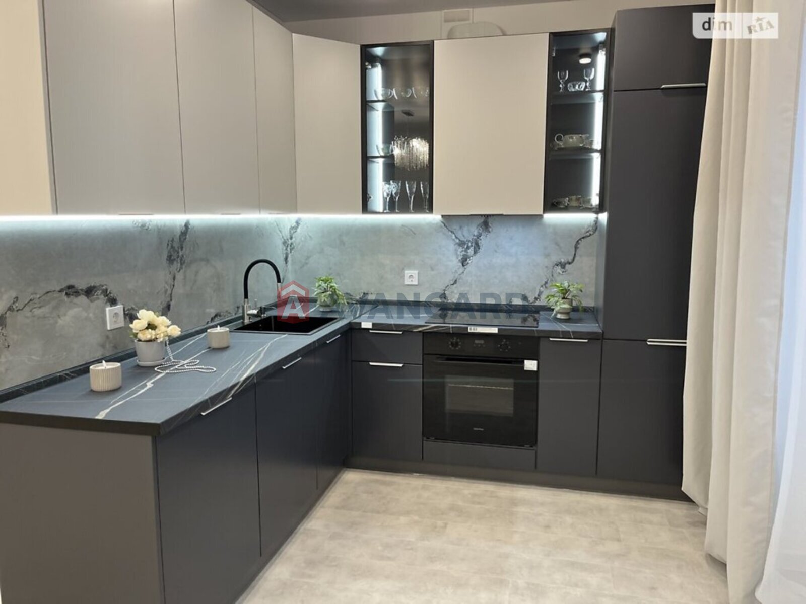 2 ��. ��������, 70/29/24 ��. �., 5/8 ������ ���� 12