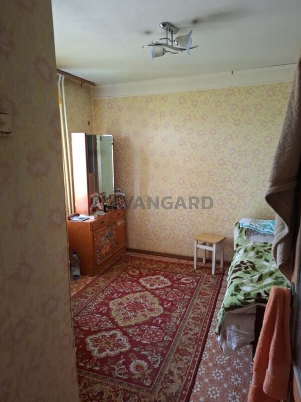 3 ��. ��������, 76/-/10 ��. �., 8/10 ������ ���� 9