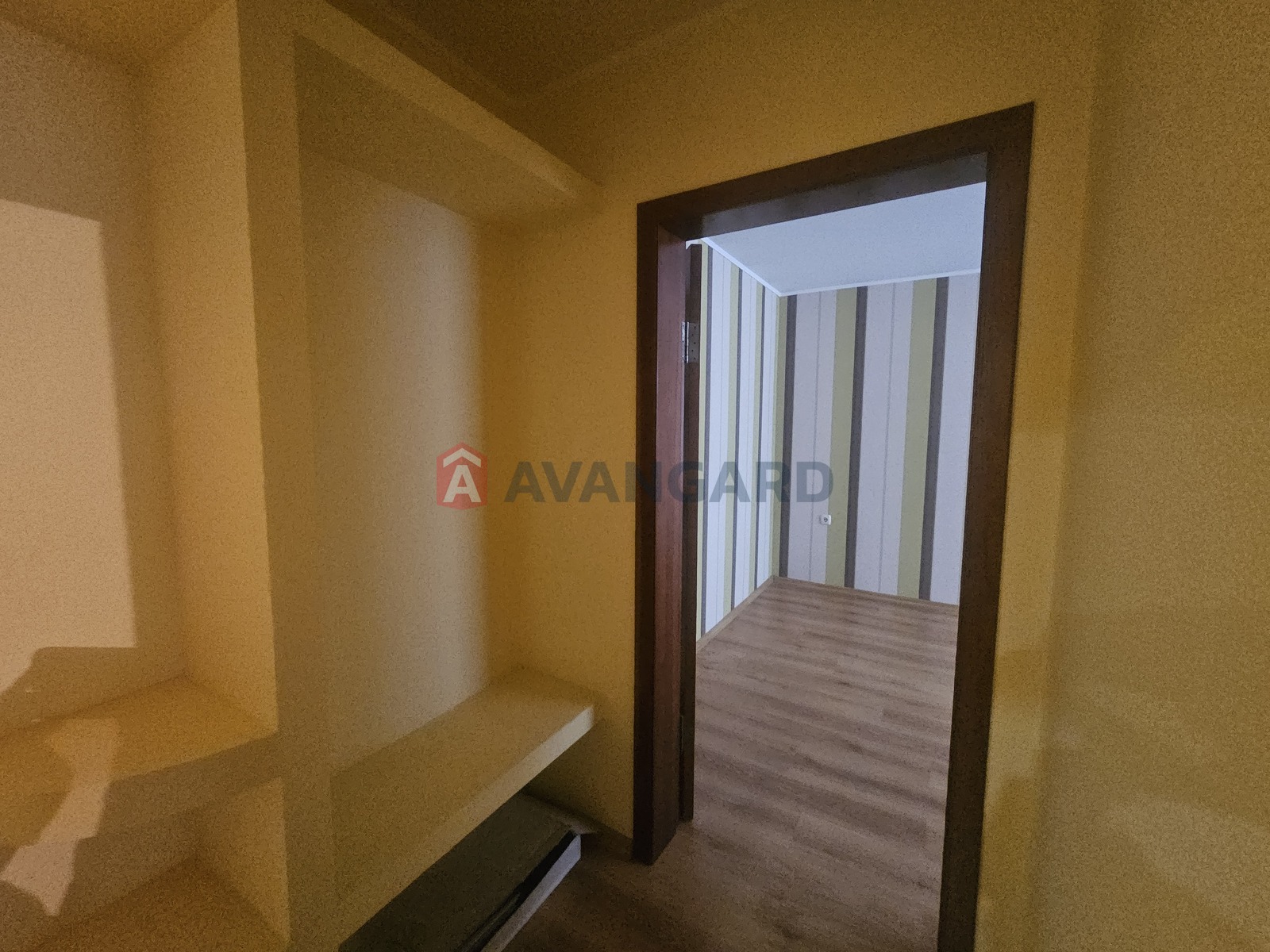 3 ��. ��������, 99/42/34 ��. �., 8/9 ������ ���� 20