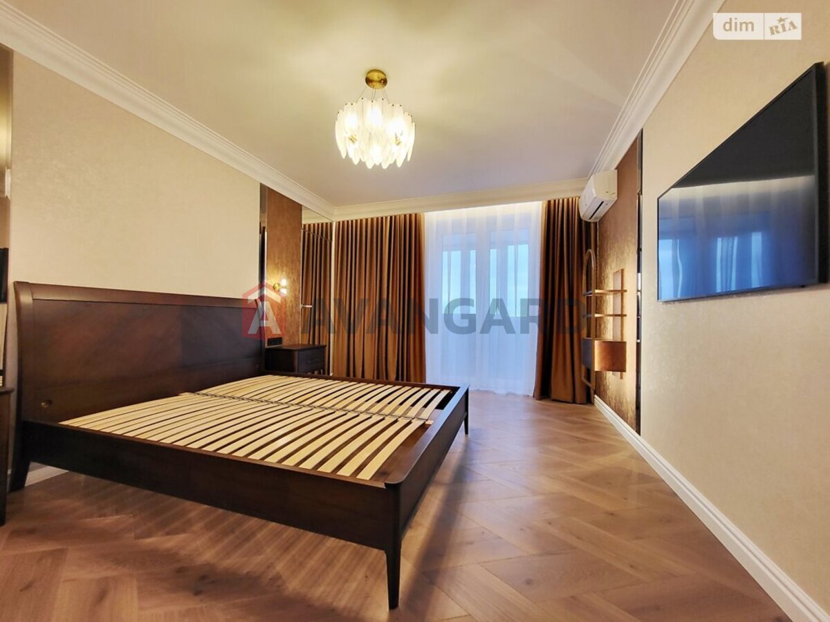 2 ����. ��������, 82/-/9,2 ��. �., 8/9 ���� ���� 15