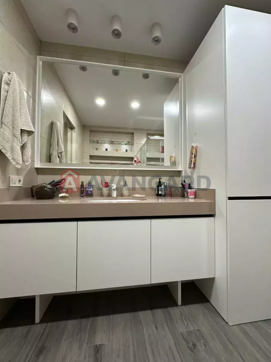 2 ��. ��������, 57/32/17 ��. �., 6/12 ������ ���� 13