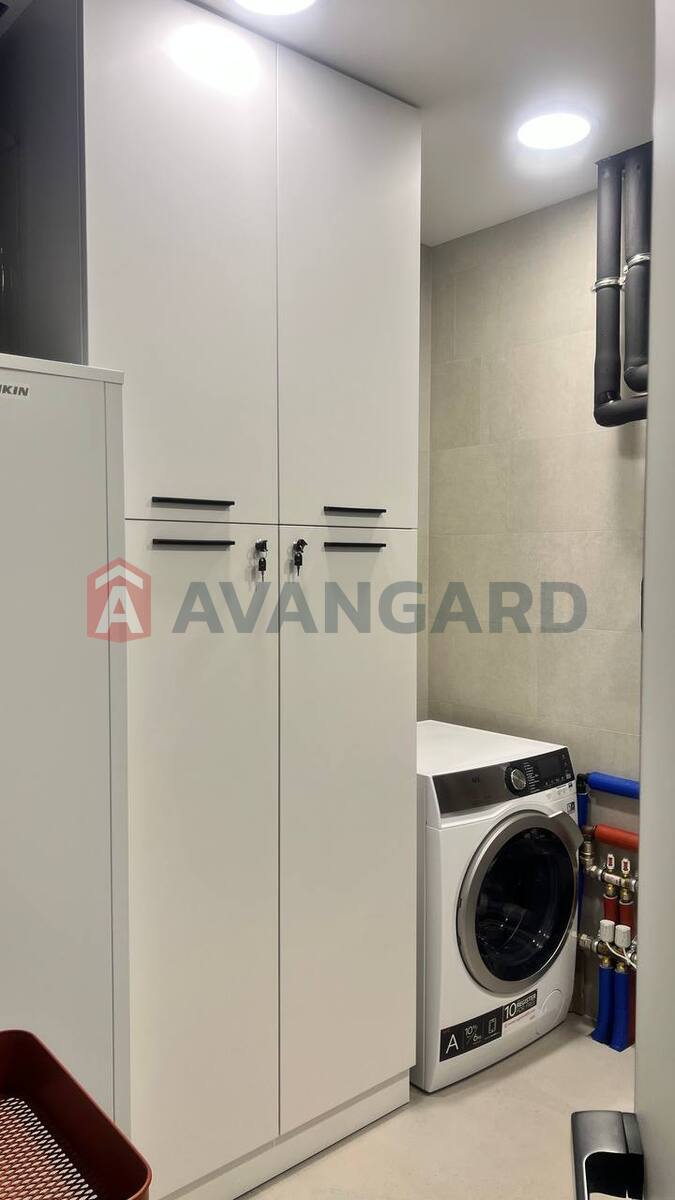 3 ��. ��������, 100/-/- ��. �., 4/5 ������ ���� 21