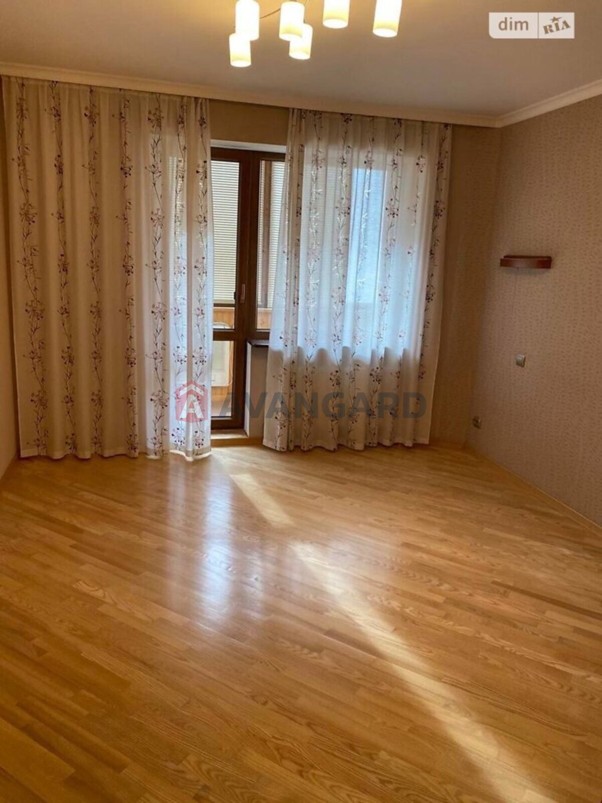 4 ��. ��������, 120/-/- ��. �., 4/11 ������ ���� 13