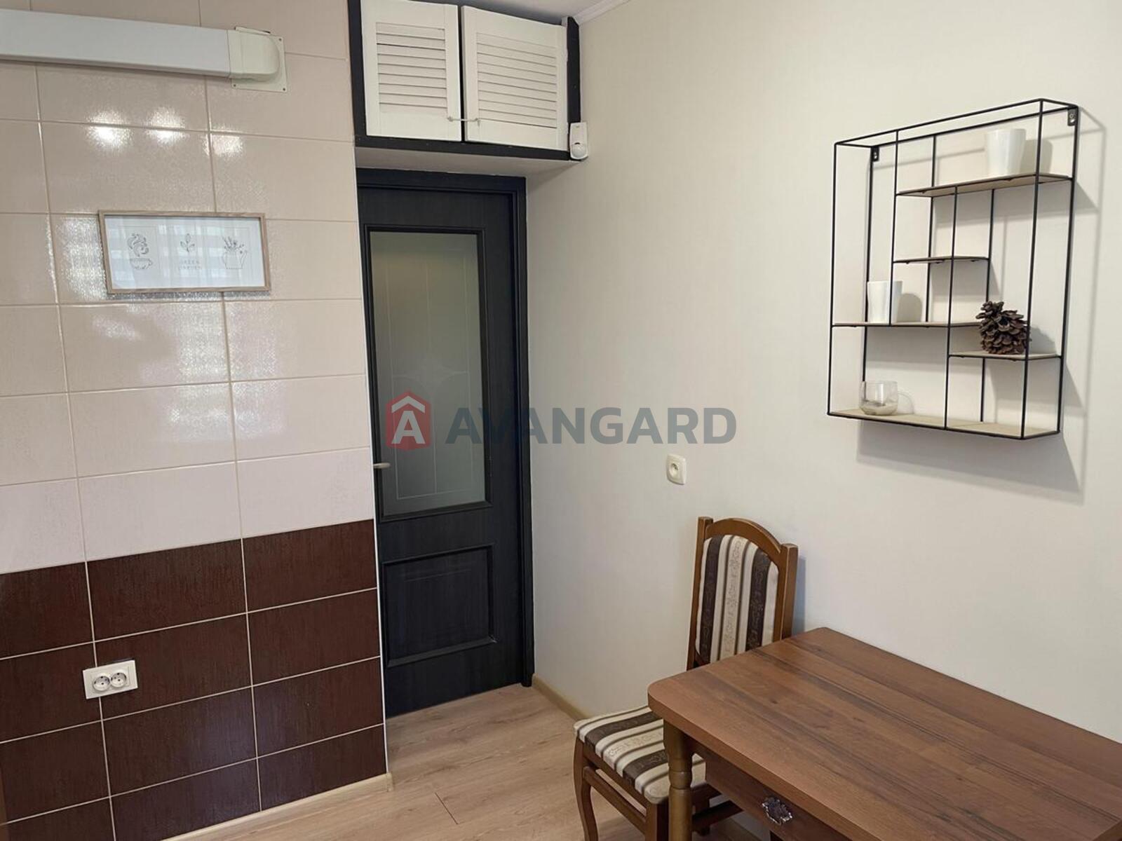 1 ��. ��������, 37/18/6 ��. �., 4/9 ������ ���� 15