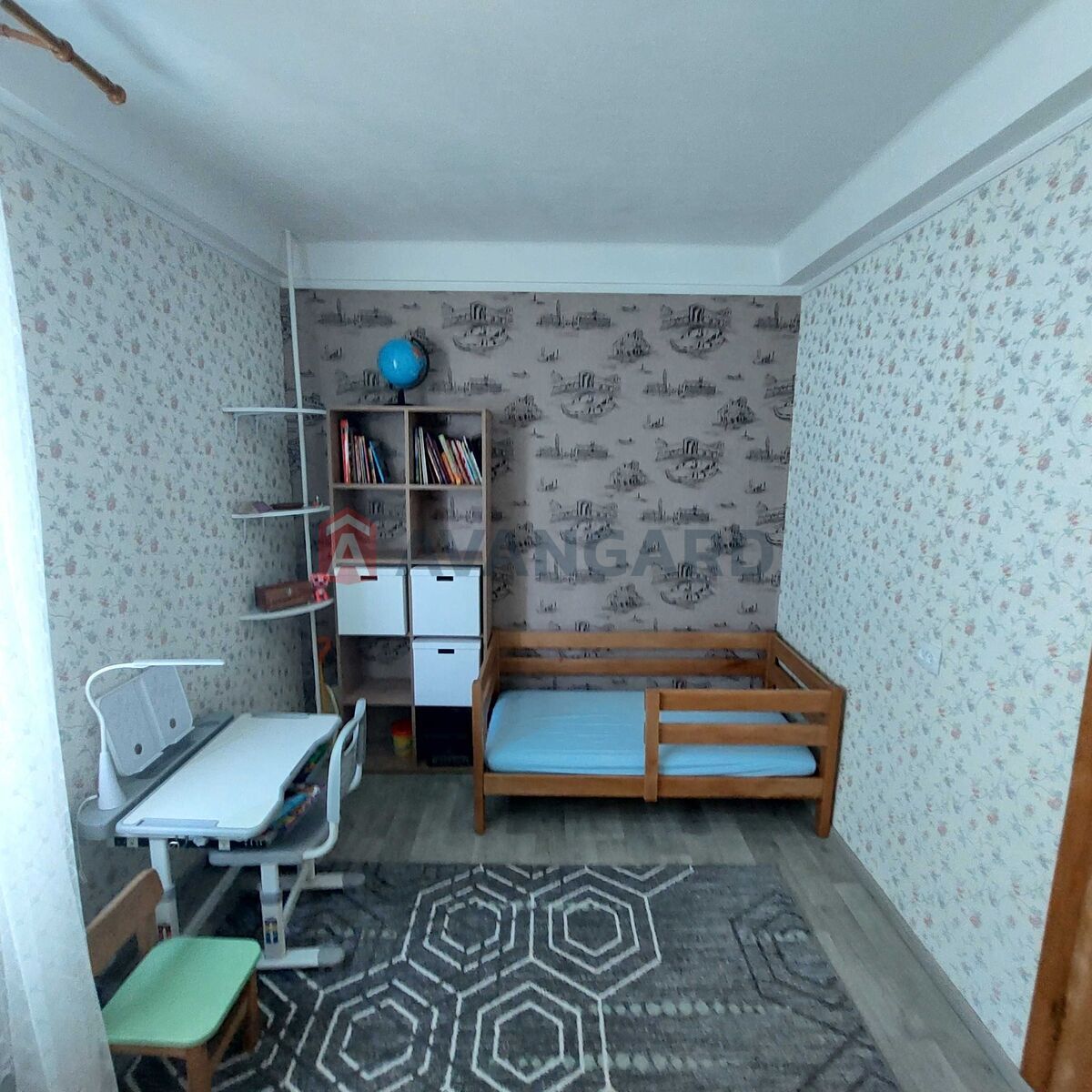 2 ��. ��������, 44/-/7 ��. �., 4/5 ������ ���� 3