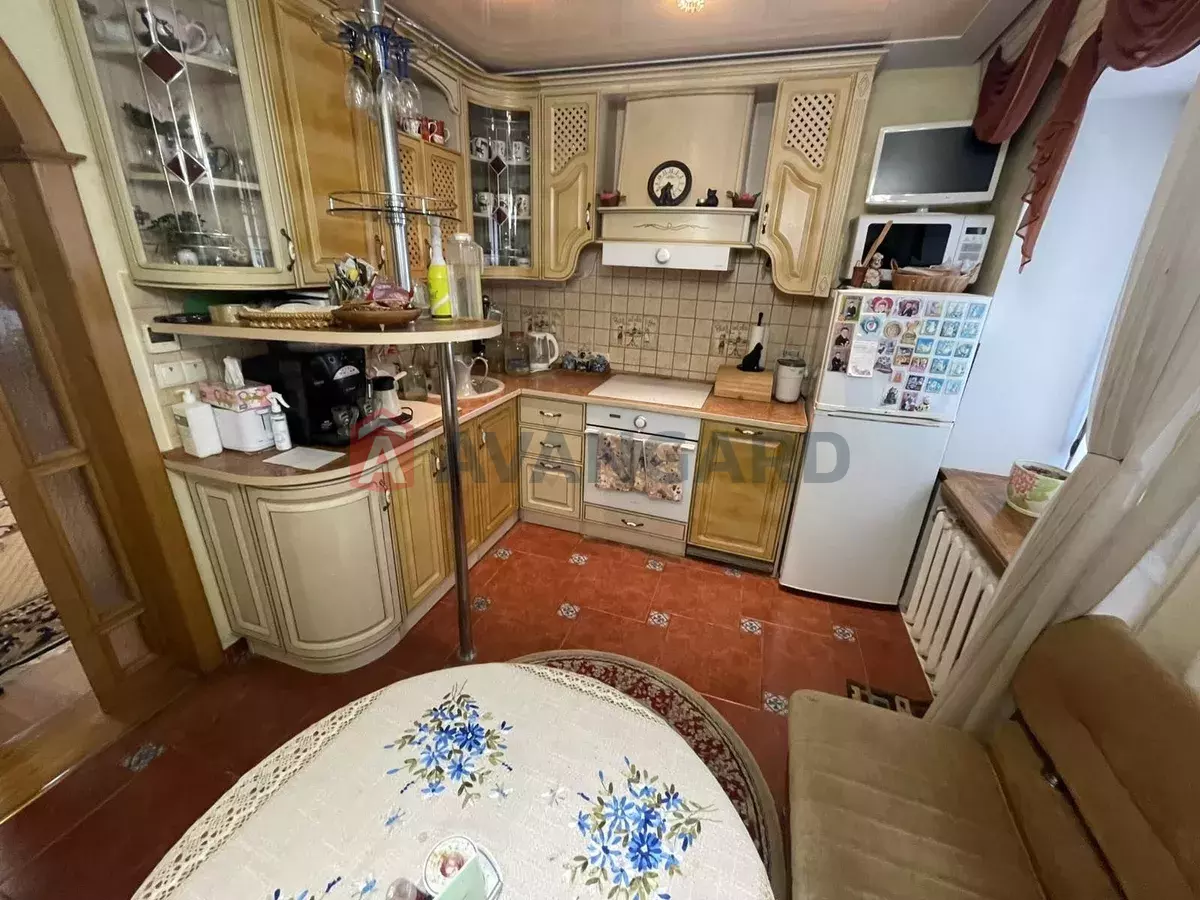 4 ��. ��������, 121/-/10 ��. �., 17/20 ������ ���� 1