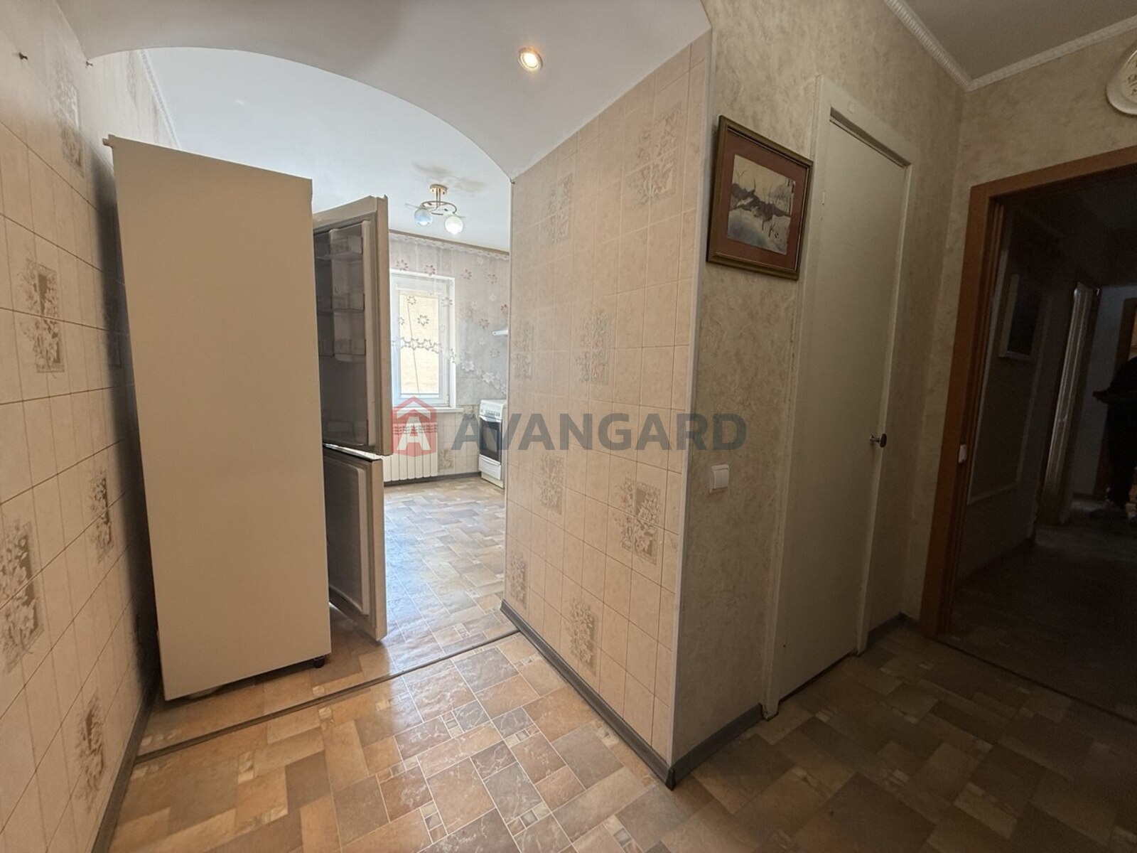 3 ����. ��������, 66,3/38/9 ��. �., 8/16 ���� ���� 17