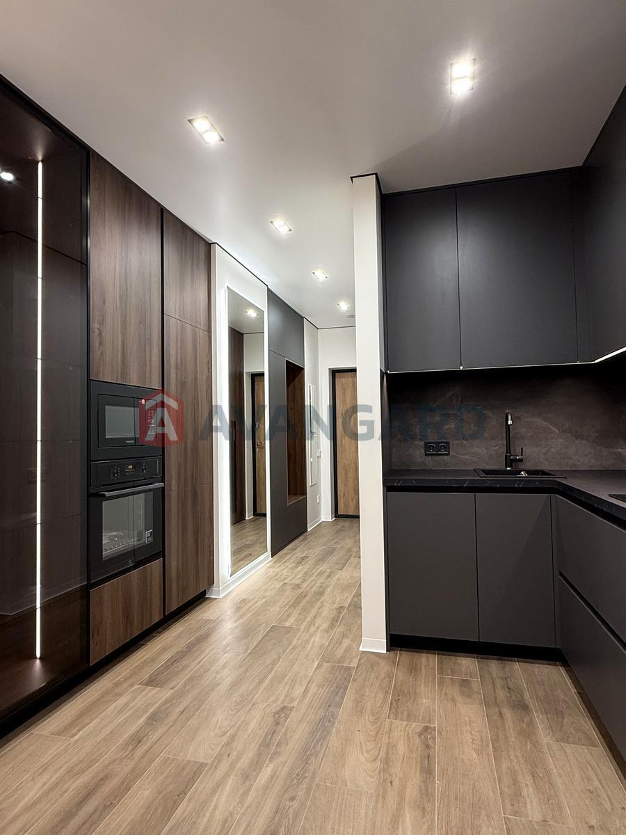 3 ��. ��������, 76.7 / 35 / 23 ��. �., 11/25 ������ ���� 7