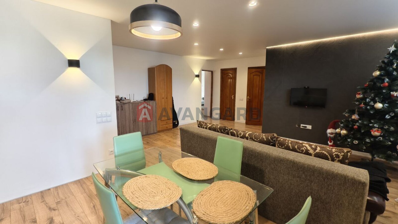 3 ����. ��������, 62/-/30 ��. �., 7/10 ���� ���� 10