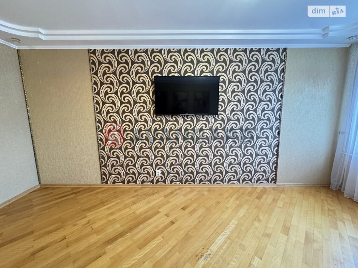 3 ����. ��������, 64/33/8 ��. �., 9/9 ���� ���� 9