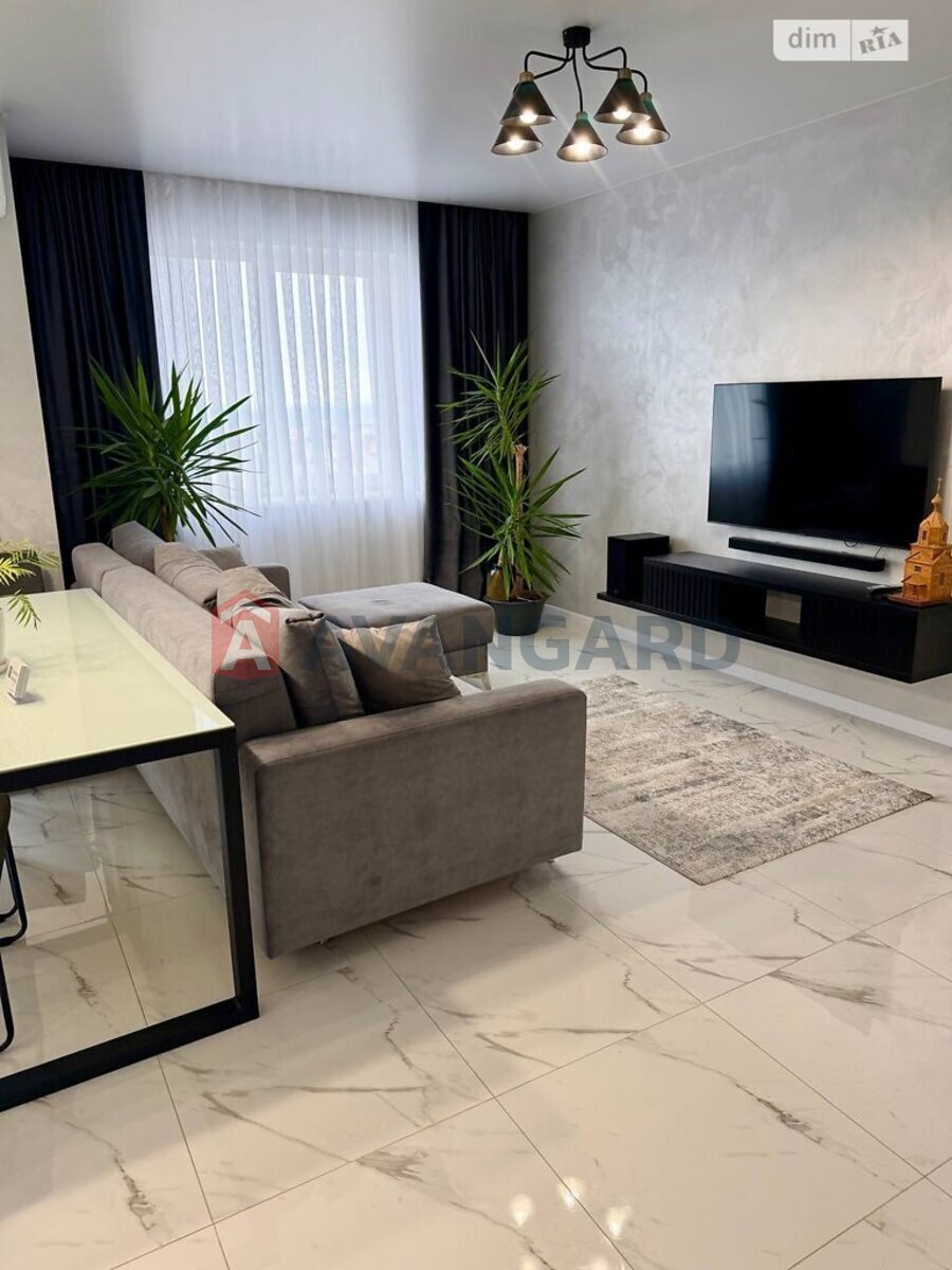 3 ��. ��������, 91/57/18 ��. �., 9/9 ������ ���� 3