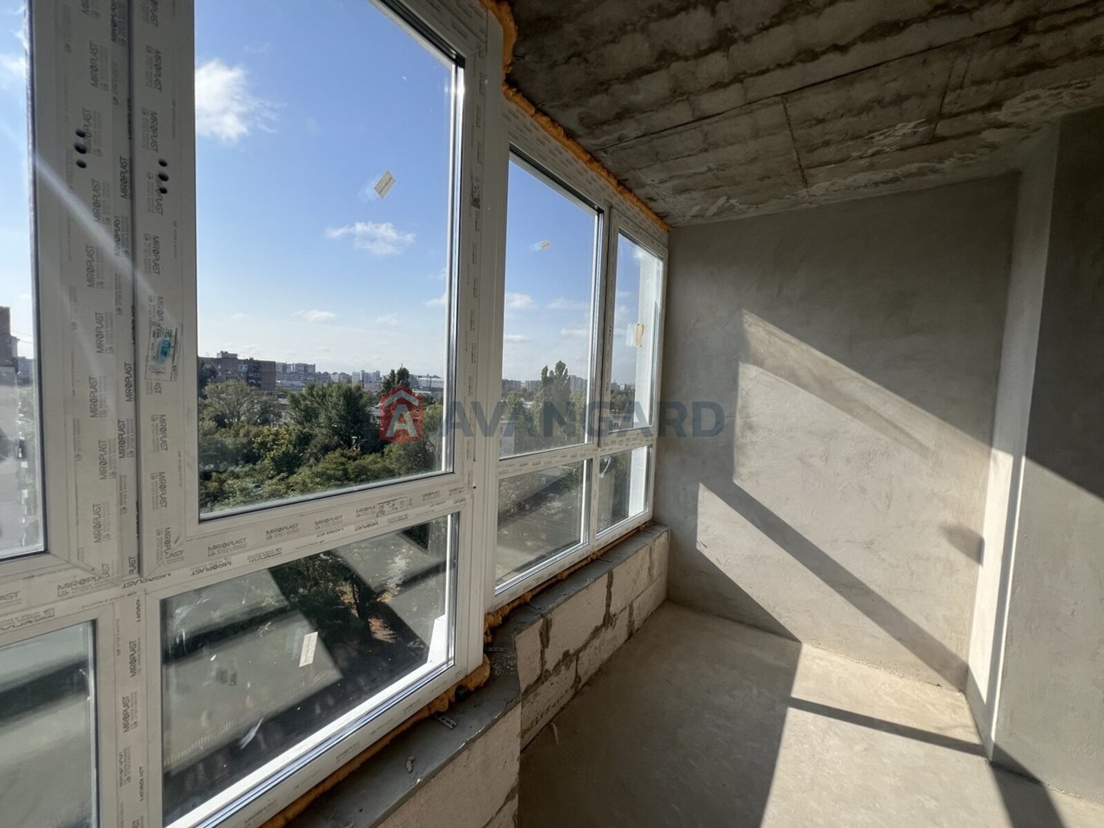 3 ��. ��������, 103/45/11 ��. �., 4/10 ������ ���� 8