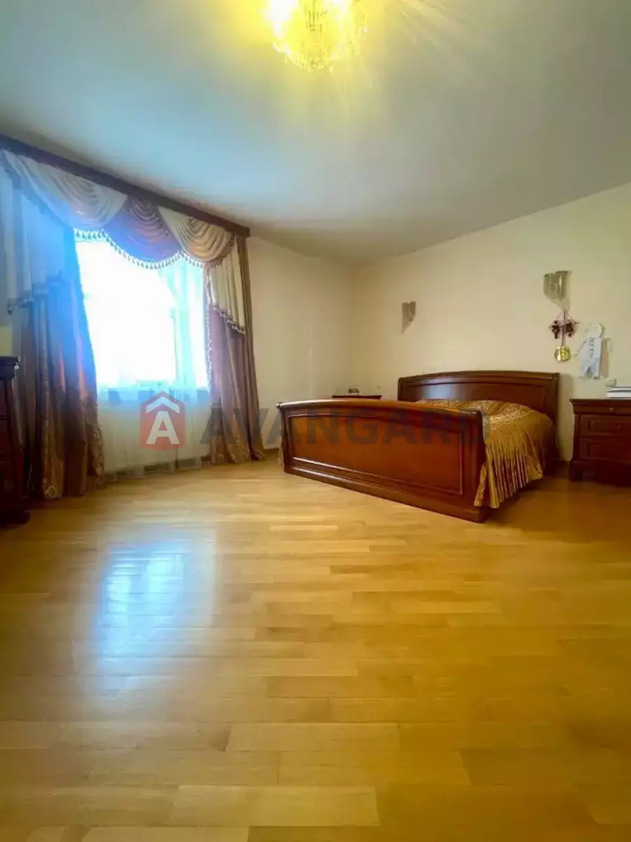 4 ��. ��������, 242/-/- ��. �., 10/11 ������ ���� 9