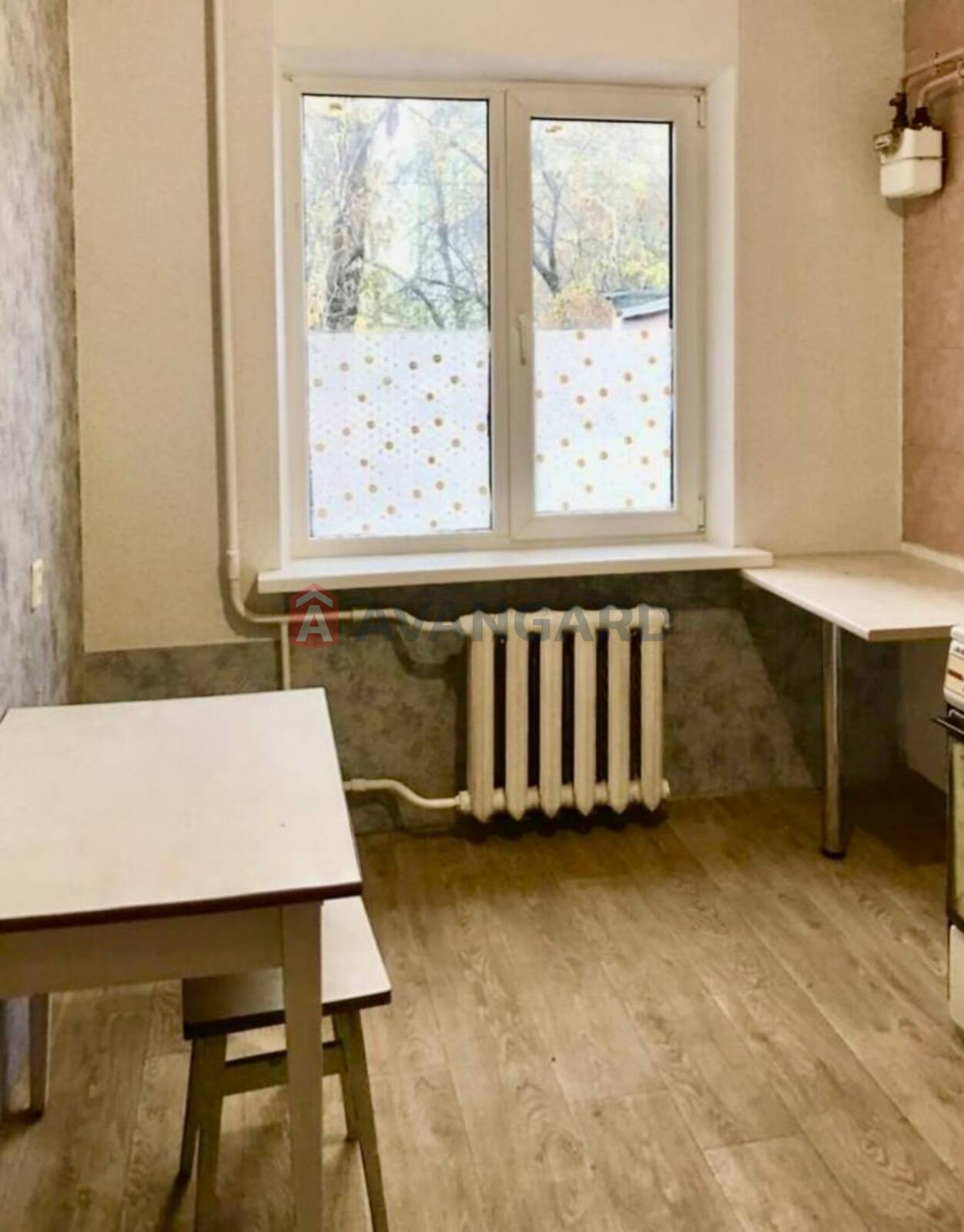 3 ��. ��������, 68/-/8 ��. �., 1/9 ������ ���� 9