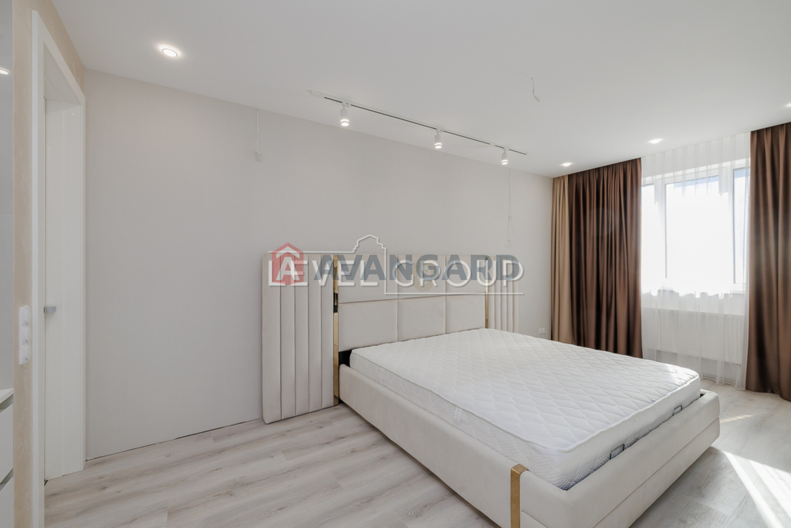 3 ��. ��������, 91/40/27 ��. �., 11/26 ������ ���� 10