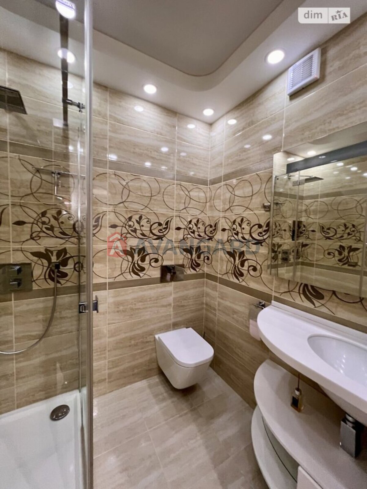 4 ��. ��������, 108/71/11 ��. �., 4/7 ������ ���� 30