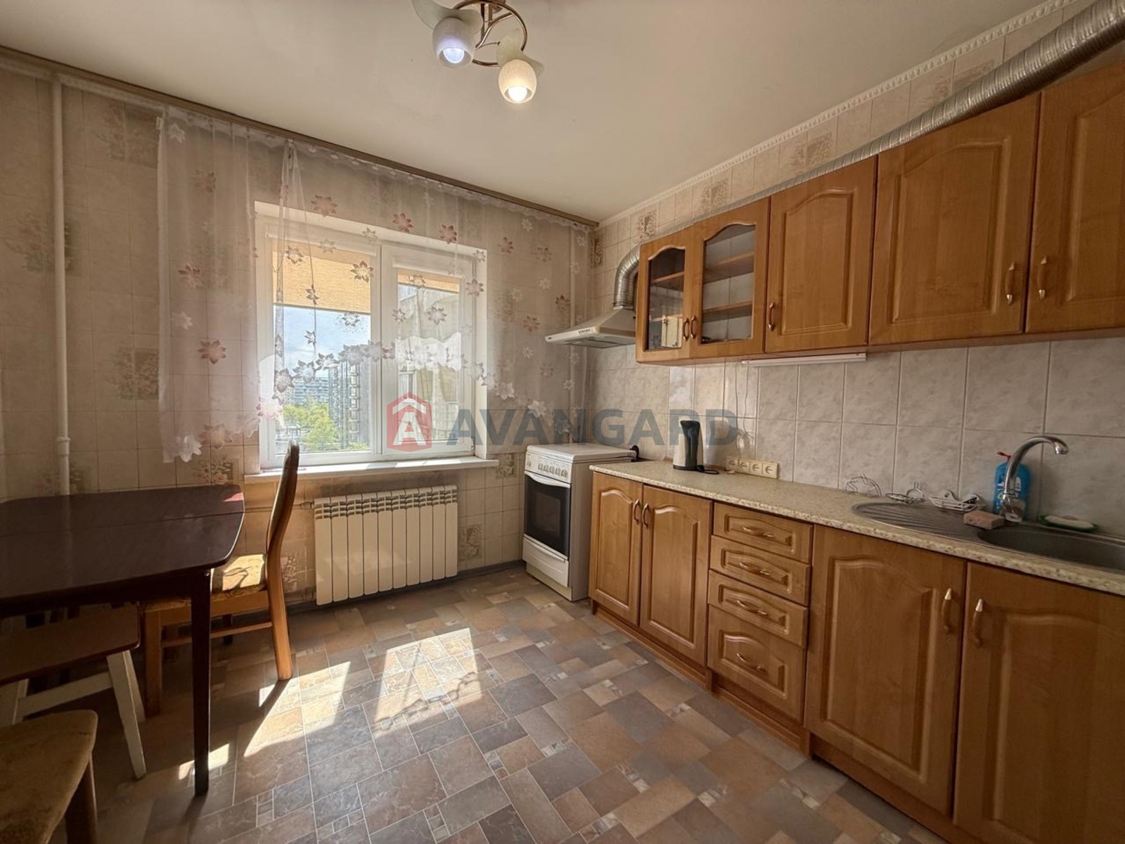 3 ����. ��������, 66,3/38/9 ��. �., 8/16 ���� ���� 21