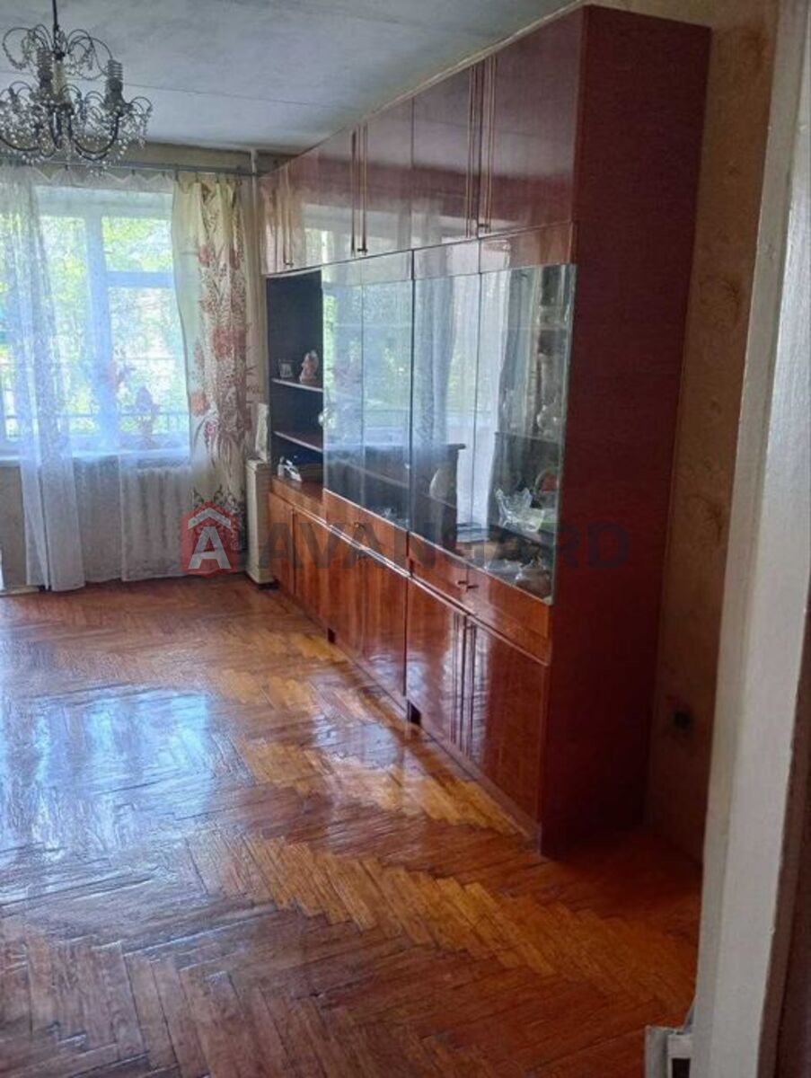 3 ��. ��������, 50/-/5 ��. �., 4/5 ������ ���� 5