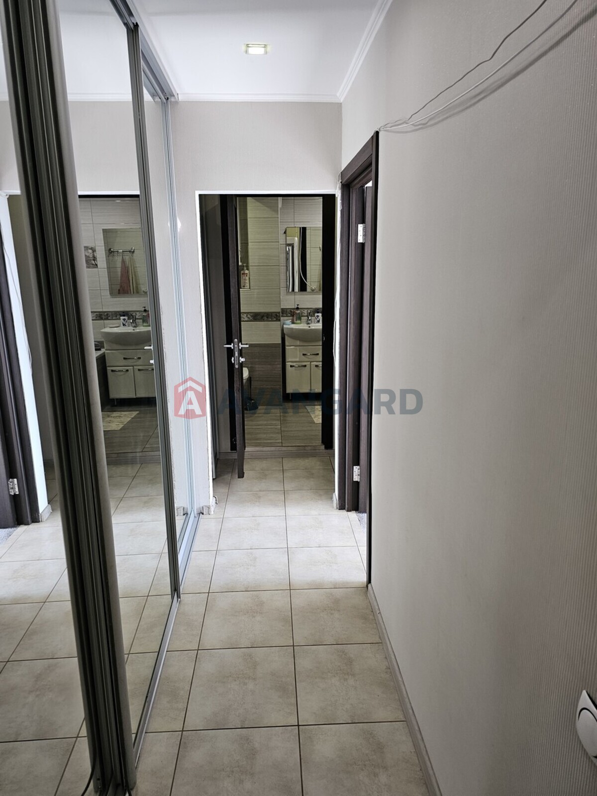 4 ��. ��������, 84,3/50,4/10,3 ��. �., 8/10 ������ ���� 17