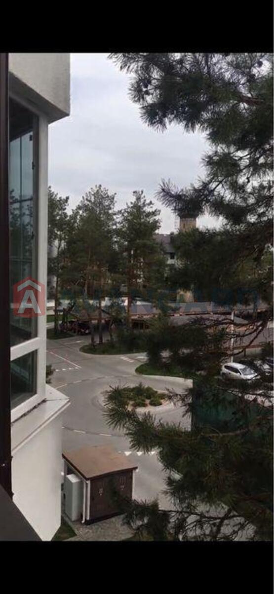 3 ��. ��������, 130/-/42 ��. �., 4/5 ������ ���� 22